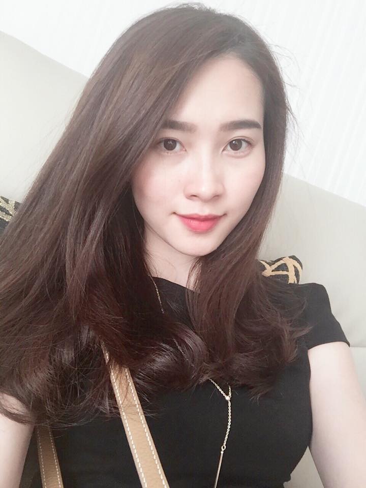 Hoa hậu Thu Thảo khoe mặt trang điểm nhẹ nhàng.