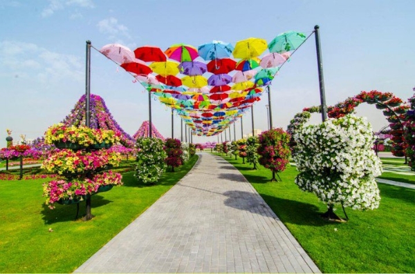 Khu vườn Dubai Miracle nằm ở Dubailand và gần Arabian Ranches.