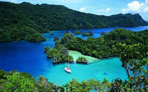 Đảo Lau, Fiji. Hòn đảo này của Fiji thực ra là sự kết hợp của rừng san hô vòng và đảo. Điều tuyệt vời nhất của đảo Lau là nó gần như không bị ảnh hưởng bởi du khách hay những phương tiện hiện đại.
