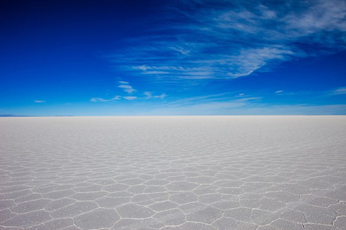Salar de Uyuni, Bolivia. Không ai có thể nghĩ đến muối như một điều ngoạn mục, trừ khi họ đã từng thấy cánh đồng muối của Salar de Uyuni ở Bolivia.