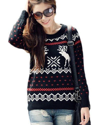 Mẫu áo sweater họa tiết thổ cẩm và dệt hình tuần lộc quen thuộc luôn hot khi Noel đến gần.