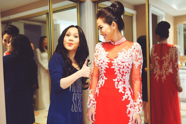 Giống Ngọc Quyên, Kim Hiền cũng mặc áo dài truyền thống trong đám cưới tại Mỹ.