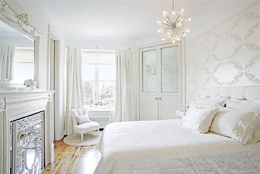 Màu trắng tinh khôi sẽ làm cho ngôi nhà thêm nổi bật.