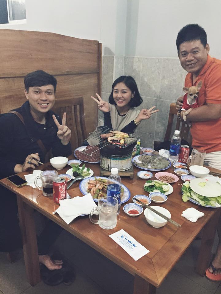 Văn Mai Hương được mời đi ăn uống ở Đà Lạt.