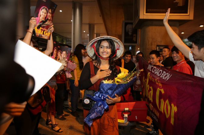 Avika Gor nhận được sự chào đón của rất đông người hâm mộ Việt.