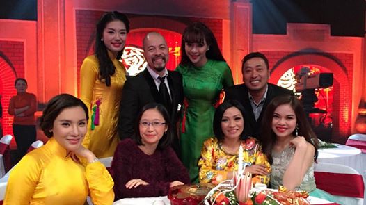 Phương Thanh mừng thanh gia show truyền hình quay cho Tết.