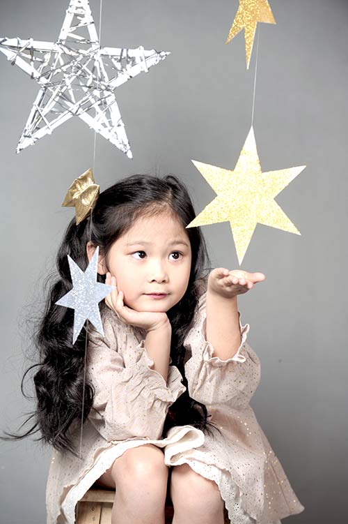 Sau khi thông tin này lần đầu tiên xuất hiện qua bài viết với tựa đề Cô bé Hà Nội 7 tuổi lọt top 10 mẫu nhí trên báo Mỹ, cái tên Hà Thiên Trang đã lần đầu lọt top từ khoá được tìm kiếm nhiều nhất trong tháng 12/2014 theo khảo sát của một trang web Việt Nam.