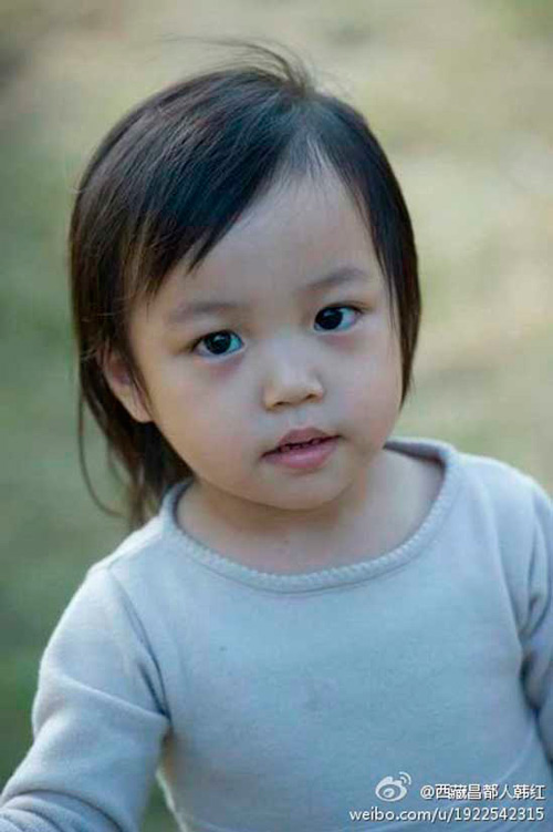 Con gái én nhỏ Triệu Vi có đôi mắt cực đẹp.