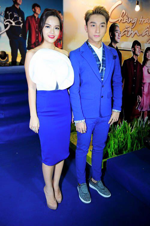 Phạm Quỳnh Anh và Sơn Tùng bảnh bao ra mắt phim Chàng trai năm ấy.