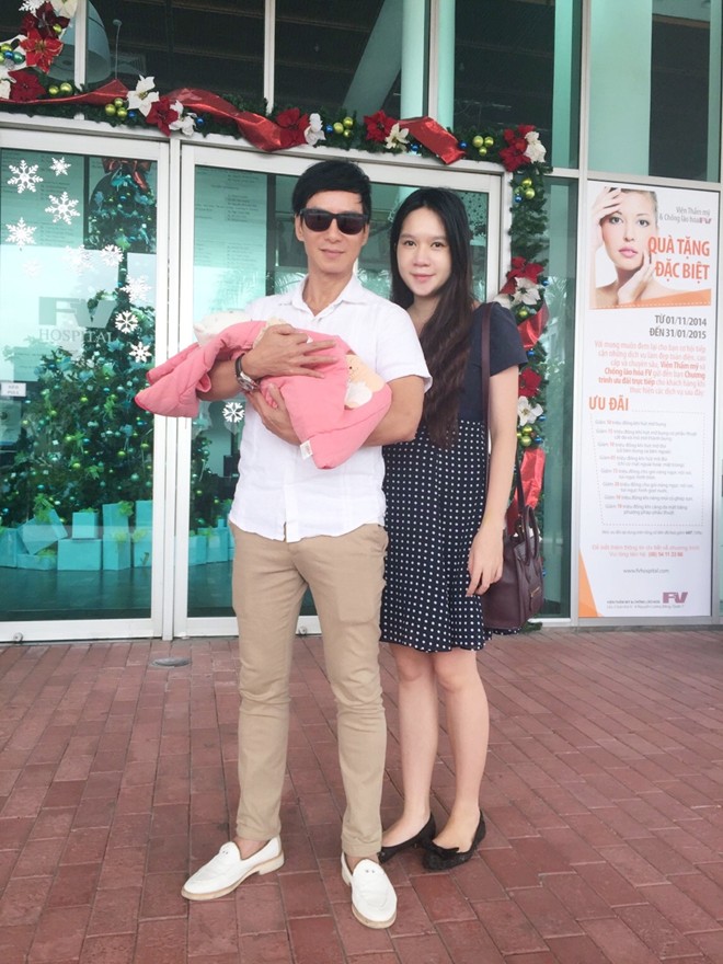 Rất nhiều người đã gửi lời chúc mừng tới vợ chồng ca sĩ Lý Hải - Minh Hà vì đã đón được công chúa nhỏ vô cùng đáng yêu.