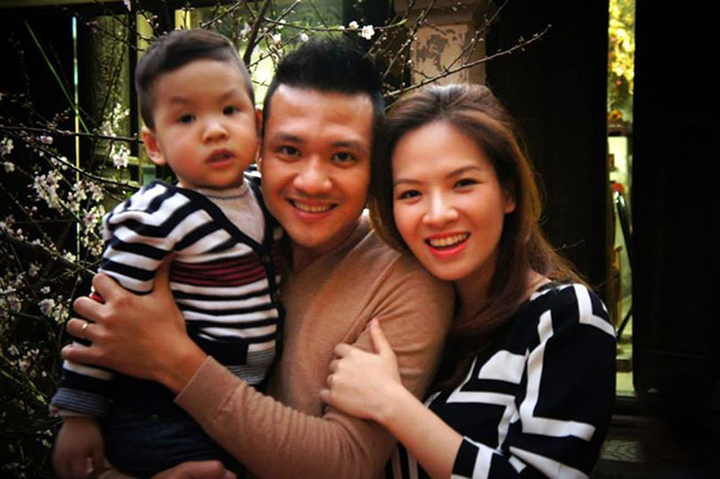 Sau khi hạnh phúc đón chào con trai đầu lòng Khải Minh vào năm 2011, ngày 2/6/2014 vừa qua, gia đình Đan Lê Khải Anh chính thức có thêm thành viên thứ 4, bé trai Khải Nguyên.