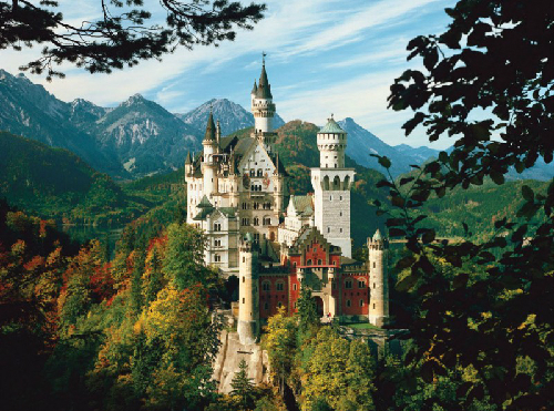 Không ít du khách đến thăm Neuschwanstein (ở Đức) đã ngỡ ngàng trước tòa lâu đài nguy nga nằm trên ngọn đồi thơ mộng không khác gì truyện cổ tích. Nơi đây từng là chỗ nghỉ dưỡng của vua Ludwig II.