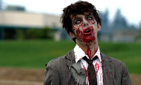 Một zombie hiện đại được fan hóa trang chuẩn mực.