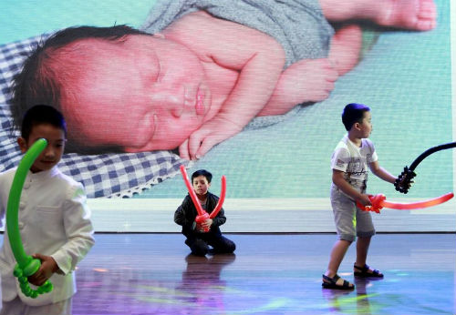 Gia đình Tuấn Hưng- Hương baby cực hạnh phúc từ khi đón con trai đầu lòng.