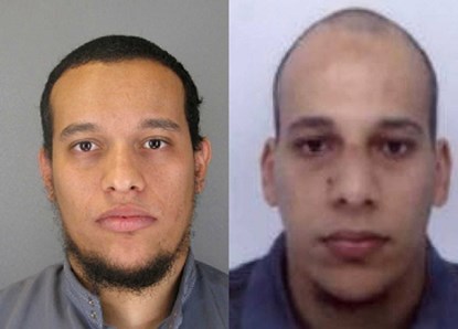 Giới chức Pháp xác nhận hai nghi can là Cherif Kouachi, 32 tuổi (bìa phải) và Said Kouachi, 34 tuổi (bìa trái). Chúng là anh em trong một gia đình sống ở Paris.