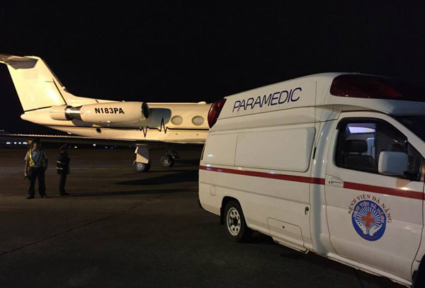 20h30 tối 9/1, chuyên cơ y tế chở ông Nguyễn Bá Thanh mang số hiệu 00N183P sau khi quá cảnh tại Kansai (Nhật) đã đáp an toàn tại sân bay Đà Nẵng.