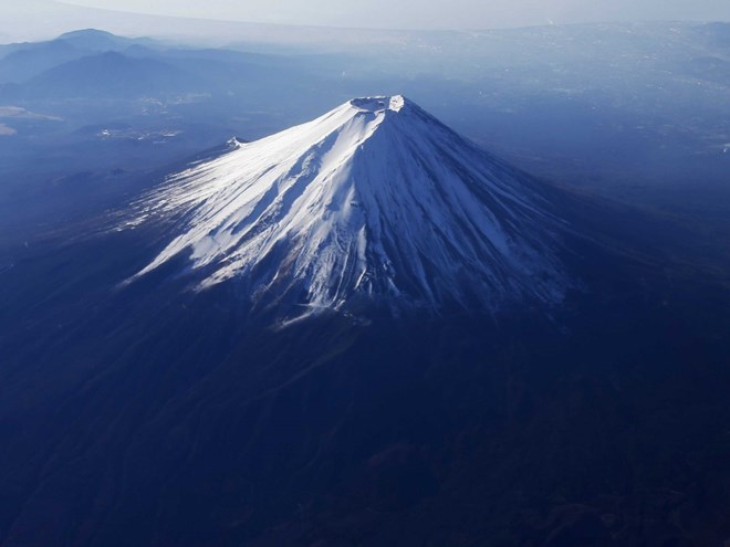 Hình ảnh chụp từ trên cao của núi Phú Sĩ, ngọn núi cao nhất của Nhật Bản.