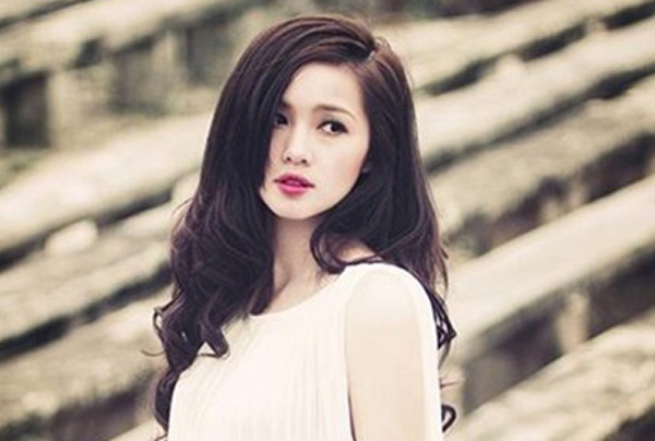 Cô bắt đầu sự nghiệp người mẫu game cho một số game đình đám như FIFA Online 2, Linh Vương, Con đường tơ lụa,...