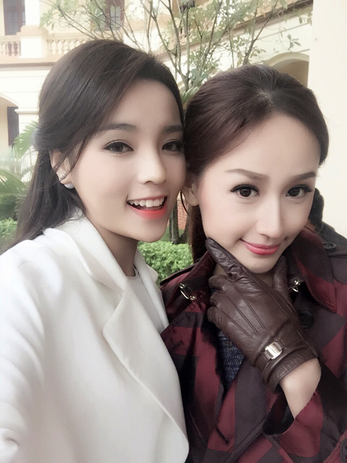 Hoa hậu Kỳ Duyên và Mai Phương Thúy khoe ảnh đi làm từ thiện ở Bắc Ninh.