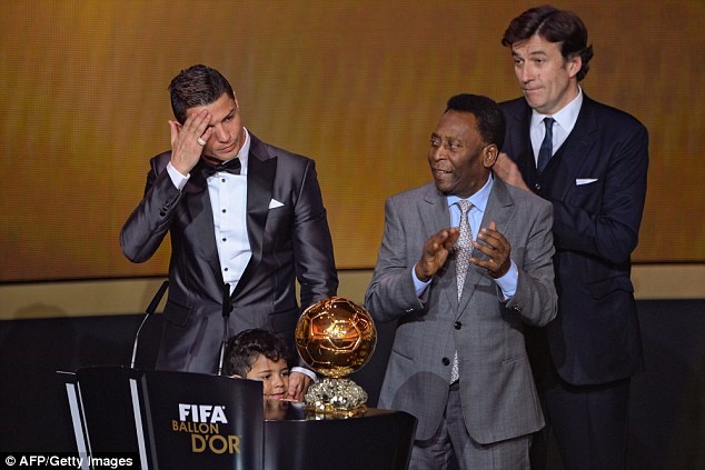 Ronaldo cùng con trai và Vua Pele.