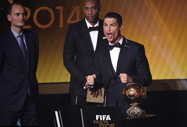 Khi biết mình vượt qua Lionel Messi và Manuel Neuer để giành Quả bóng vàng FIFA 2014, Cristiano Ronaldo đã không thể kìm chế cảm xúc và hét lớn.