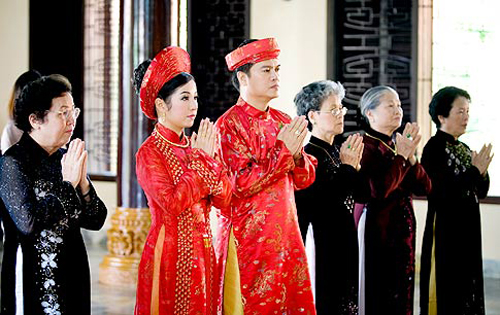 Trước đó, Thuý Nga từng tổ chức lễ cưới tại Thiền viện Thường Chiếu, Đồng Nai.