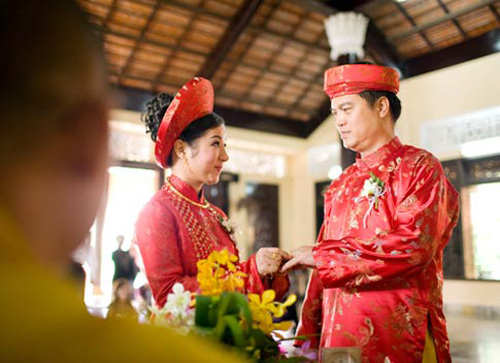 Tại đây, hai vợ chồng đã thực hiện lễ Hằng Thuận (lễ cưới theo nghi thức Phật giáo).