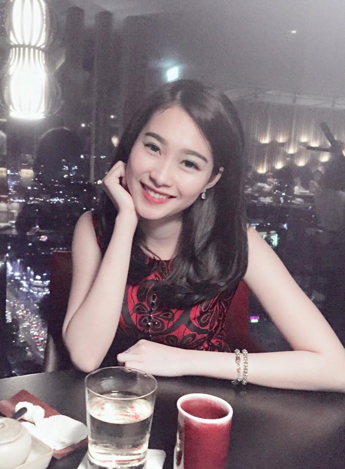 Hoa hậu Thu Thảo tươi tắn trong ngày sinh nhật mình 17/1.