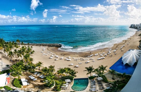 Puerto Rico là một quần đảo nằm ở phía Đông Bắc vùng biển Caribbean.