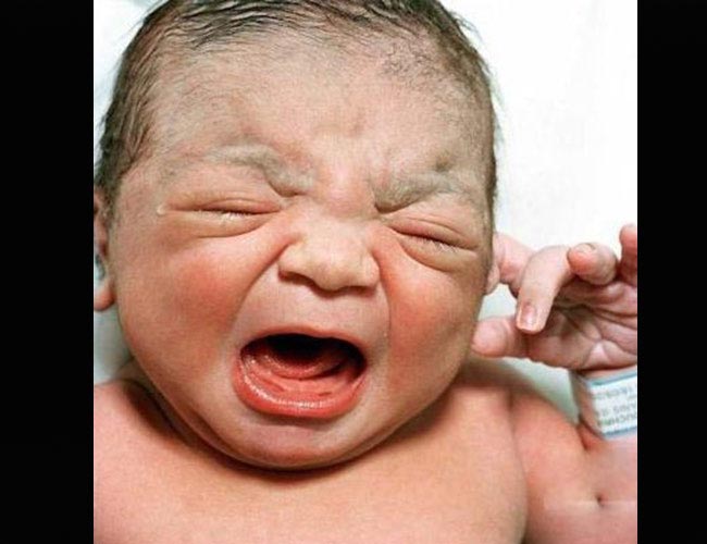 Giống như tất cả các cơ trong cơ thể, trẻ sơ sinh chưa có khả năng hoàn toàn kiểm soát cơ mắt của mình.