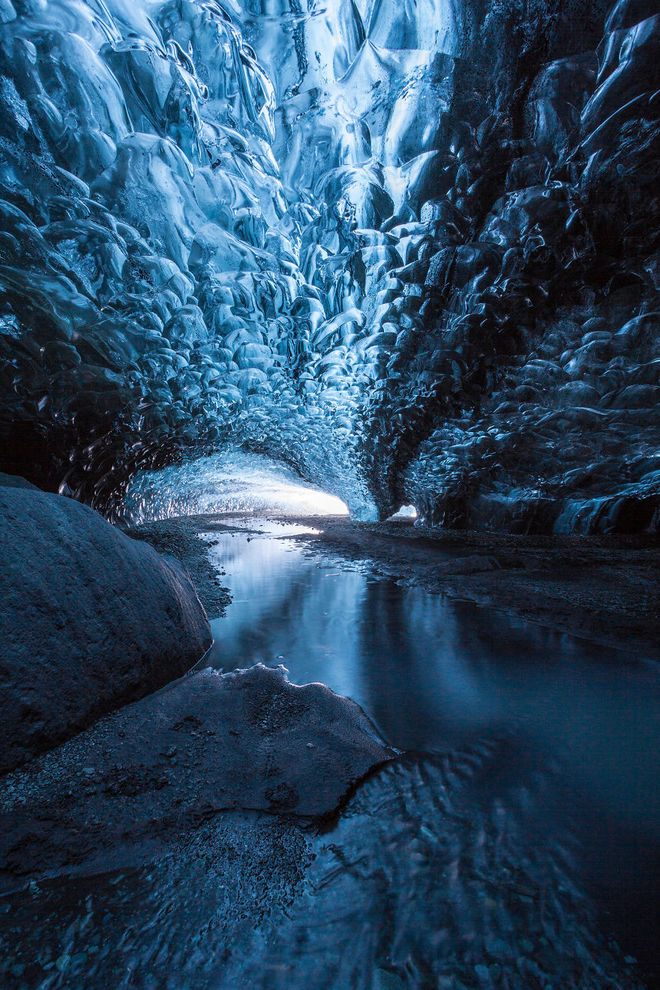 Những động băng ở Iceland hấp dẫn nhiều nhiếp ảnh gia đến để chụp lại vẻ đẹp kỳ ảo nơi đây.