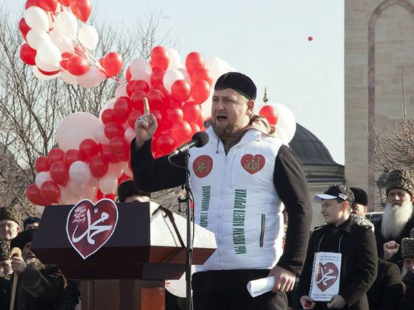 Tổng thống Cộng hòa Chechnya Ramzan Kadyrov: 'Đây là cuộc biểu tình chống lại những người ủng hộ việc xuất bản các bức biếm họa về nhà tiên tri Mohammed'.