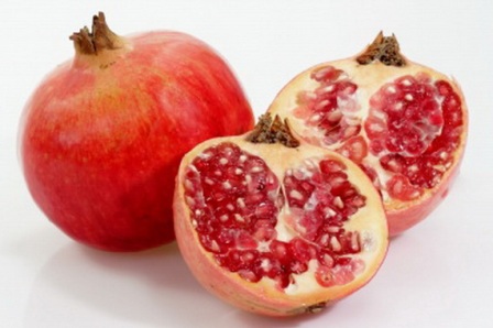 Lựu giàu tannin và là loại trái cây tuyệt vời có tác dụng loại bỏ các độc tố ra khỏi cơ thể. Ngoài ra, lựu còn được biết đến với khả năng làm giảm nguy cơ ung thư máu.