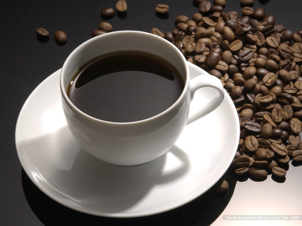 Thực phẩm có chứa caffeine sẽ làm giảm lưu lượng máu trong não và trong nhiều cơ quan trong cơ thể con người, gây ra tình trạng mất nước trong não do đó ảnh hưởng đến khả năng tư duy.
