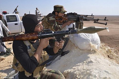 Các binh sĩ người Kurd luyện tập để chống lại IS.