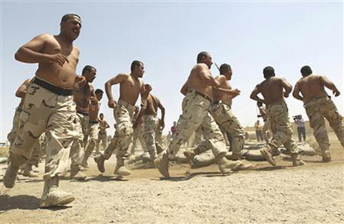 Lính Peshmerga trong khóa huấn luyện 28 ngày tại một căn cứ quân sự của quân đội Iraq tại Kirkuk, cách Baghdad 150km về phía Bắc.