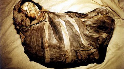 Juanita là tên gọi xác ướp một cô gái được bảo quản trong băng trên đỉnh núi Ampato, Peru. Cô gái này có thể bị hiến tế 500 năm trước.
