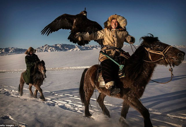 Người Kazakh là bộ tộc duy nhất có thể đi săn với đại bàng để giữ nét văn hóa riêng.