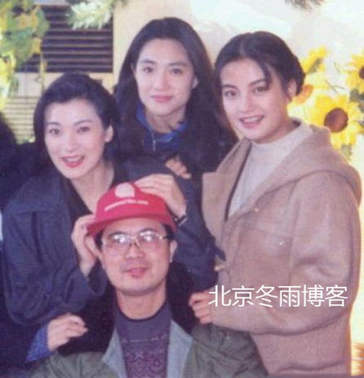 Triệu Vy là một trong những ngôi sao hàng đầu Trung Quốc. Những năm gần đây, Triệu Vy bị cho là tăng cân. Tuy vậy, những hình ảnh quá khứ cho thấy, từ 20 năm trước, Én Nhỏ đã có vóc dáng dễ mập.