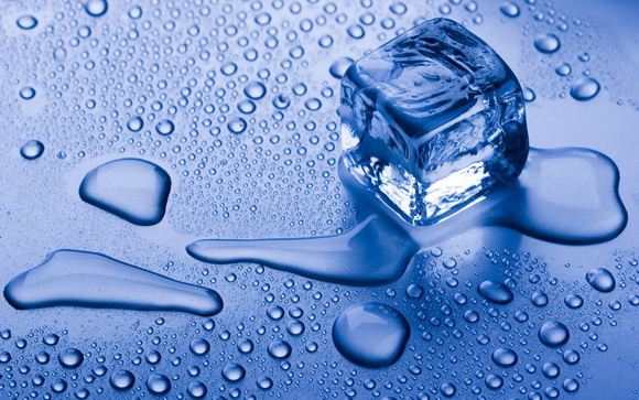 Nước lạnh - khi đói không nên uống nước lạnh bởi nước lạnh kích thích dạ dày bị co lại và gây ra các bệnh về đường tiêu hóa.