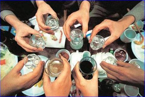 Rượu vốn được biết là một đồ uống gây hại cho gan của bạn trong thời gian dài, và nó cũng là tác nhân gây ra chứng bệnh rối trí (brain fog).