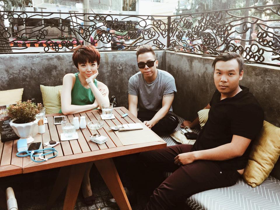 Tóc Tiên và ekip của cô đang ban kế hoạch để chuẩn bị cho phần trình diễn trong chương trình The Remix tiếp theo.
