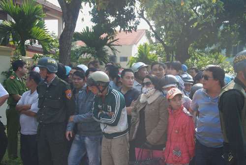Tin ông Thanh qua đời làm rúng động cả Đà Nẵng. Nhiều người tập trung đến nhà ông trên đường Cách Mạng Tháng 8 để chia buồn.