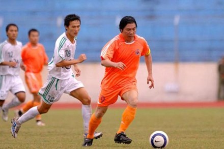 Ông Nguyễn Bá Thanh trực tiếp tham gia thi đấu bóng đá và quyên góp ủng hộ các nạn nhân cơn siêu bão Xangsane năm 2006 ở TP Đà Nẵng và tỉnh Quảng Nam.