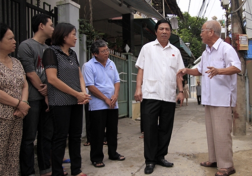 Ngày 23/9, ông Thanh đã đi thị sát ngay sau kết thúc buổi tiếp xúc cử tri để nắm rõ vấn đề cử tri bức xúc.