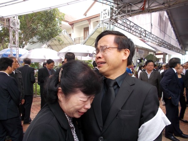 Ban tổ chức lễ tang và gia đình cho biết, sau lễ truy điệu, Ban tổ chức vẫn tiếp tục đón các đoàn cùng cán bộ, nhân dân đến viếng ông Nguyễn Bá Thanh.
