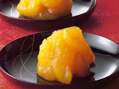 Kurikinton là món ngọt làm từ khoai lang nghiền và hạt dẻ. Món ăn này được nhiều người liên tưởng đến vàng bạc. Do đó, Kurikinton chính là biểu tượng cho một năm sung túc và thịnh vượng.