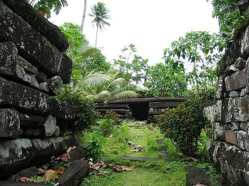 Hình thành cách đây khoảng 800 năm, sau một thời gian giành quyền cai trị thành phố Nan Madol, nhóm người Nahnmwarki không ở lại đây lâu dài mà chuyển ra khu vực lân cận thành phố để sống vì họ thấy khó khăn trong việc vận chuyển nước ngọt cũng như thực phẩm từ bên ngoài. Thành phố trở nên hoang vắng kể từ đó.