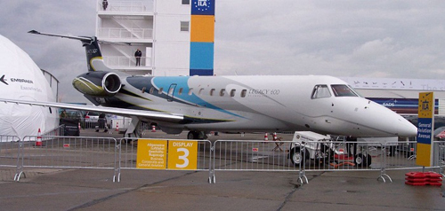 Chiếc máy bay phản lực mới của bầu Đức là loại 13 chỗ ngồi cao cấp Embraer Legacy 600 với nội thất tiện nghi.