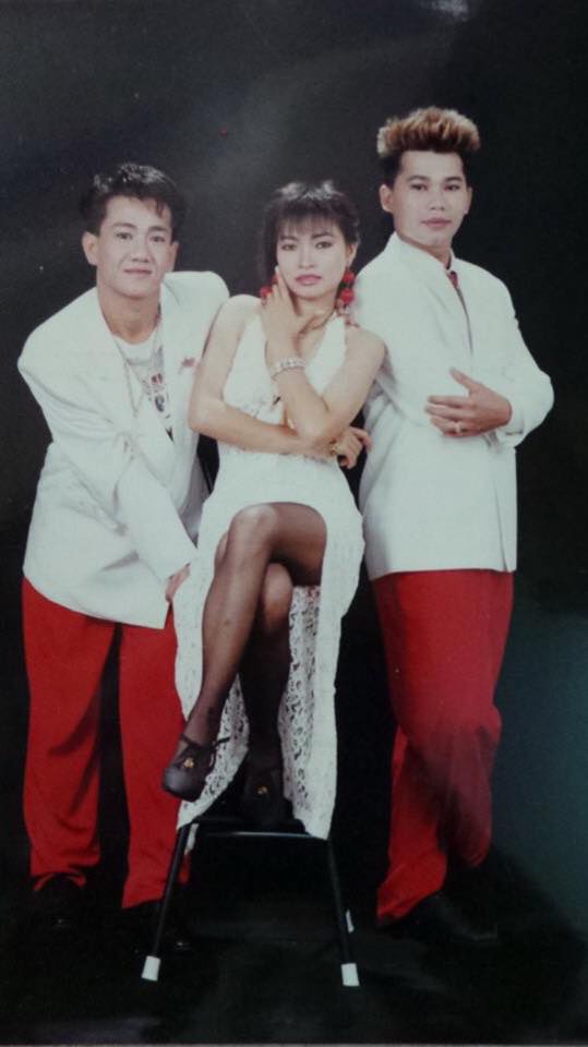 Phương Thanh khoe ảnh thời mới gia nhập làng giải trí năm 1992, cô tham gia nhóm hát 'Tam ca sao đêm'.